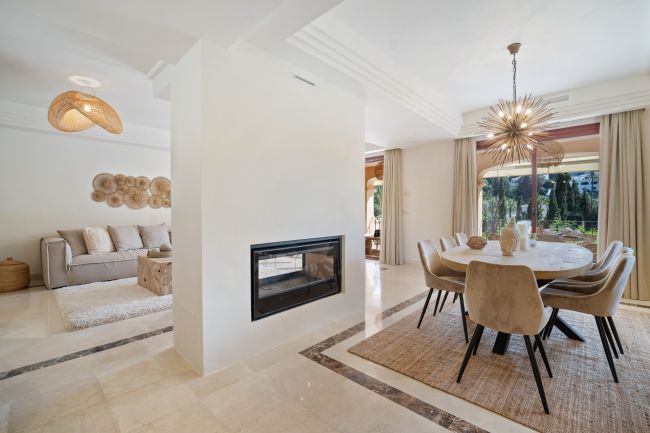 Delvis frittstående villa til salgs i Marbella - Puerto Banus