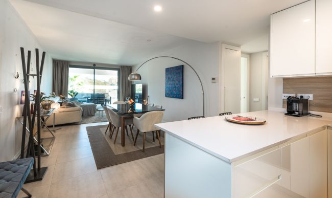 Nagelneue, moderne Wohnung mit erstklassigen Annehmlichkeiten in Selwo Estepona