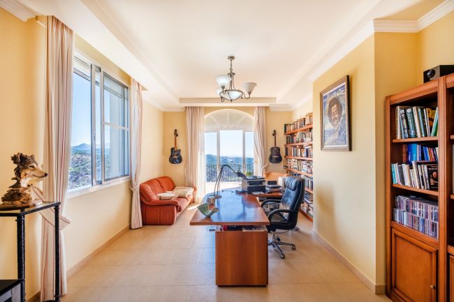 Finca til salgs i Forest Hills, Altos de Estepona