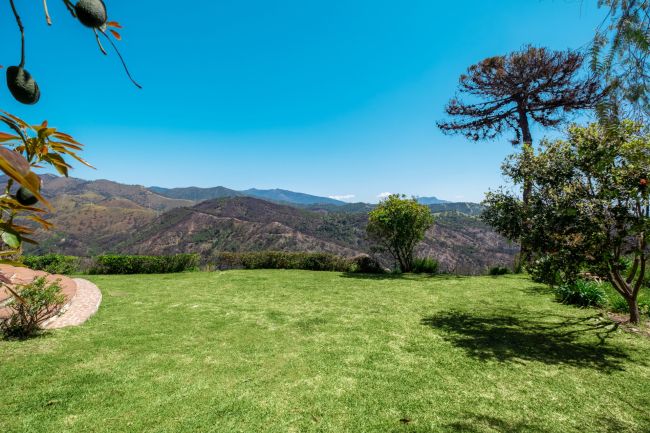 Finca til salgs i Forest Hills, Altos de Estepona