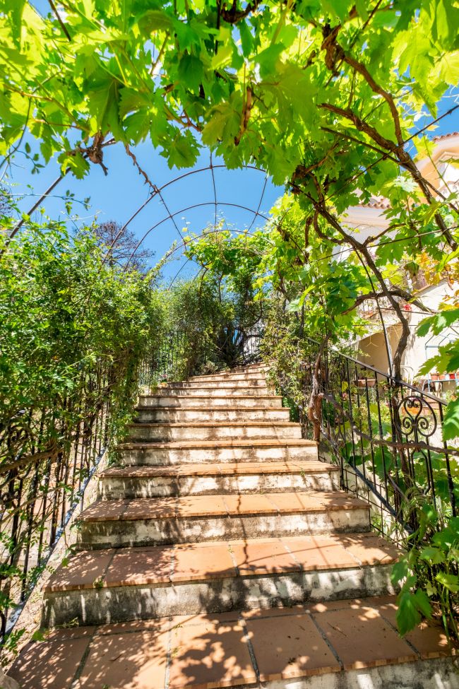 Finca til salgs i Forest Hills, Altos de Estepona