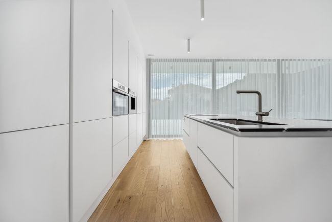 ** Moderne Oasis i Marbesa: Et moderne masterstykke**