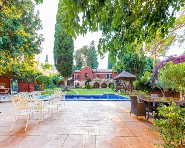 Fantastische, unabhängige Villa mit Bed & Breakfast-Lizenz in Torremolinos zu verkaufen