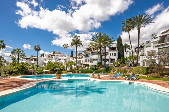 Exklusives Apartment in erster Strandlinie in Alcazaba Beach, Estepona