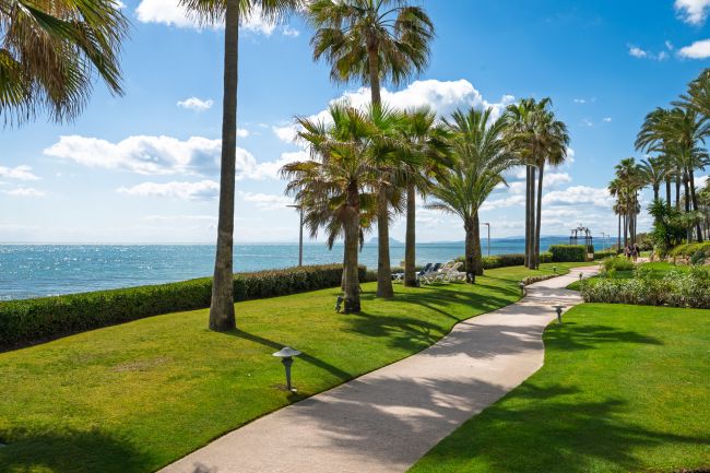 Leilighet på grunnplan til salgs i Alcazaba Beach, Estepona Øst