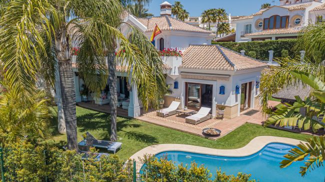 Luksus Fra middelhavsområdet Villa til salgs i Bahia de Marbella – Exclusive Beachside Living