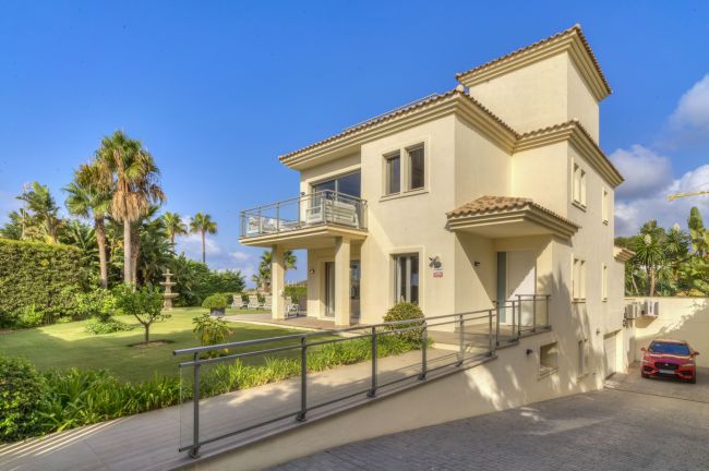 Villa til salgs i Costabella, Marbella Øst