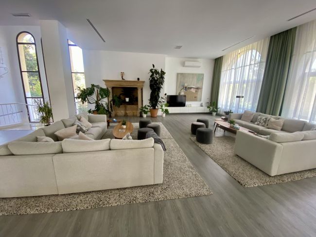 Hus for korttidsleie i Atalaya de Rio Verde, Nueva Andalucia