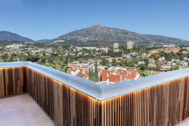 Unglaublich, schön renovierte Zwei-Zimmer-Penthouse in der gated Gemeinde Jardines de Andalucía, Nueva Andalucia