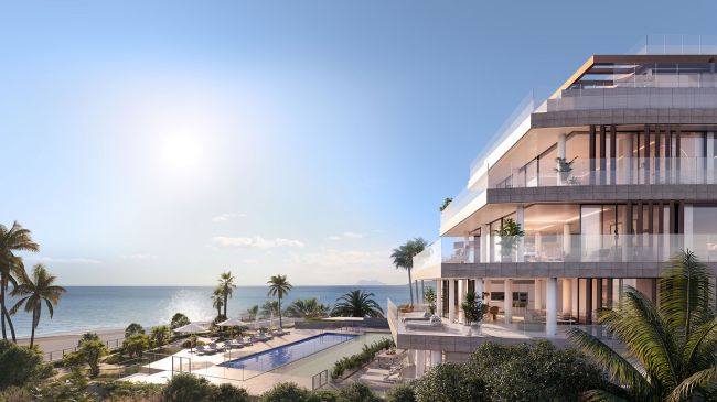 Fantastisk kompleks som sitter i nærheten av sentrum og drar nytte av en av Esteponas siste tilgjengelige prime beachfront steder