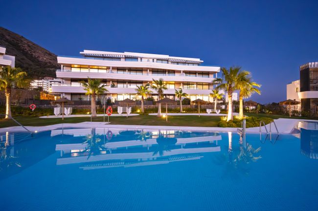 Exklusives Erdgeschossapartment mit privatem Garten in El Higueron, Fuengirola