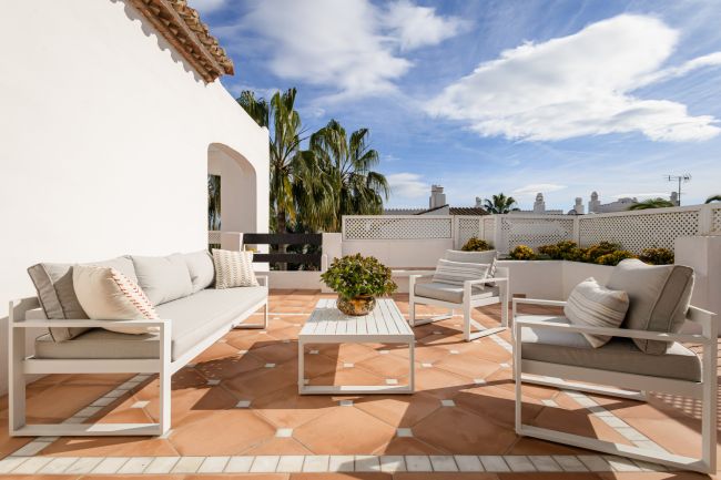 Tvåvånings takvåning till salu i Marina Puente Romano, Marbella Golden Mile