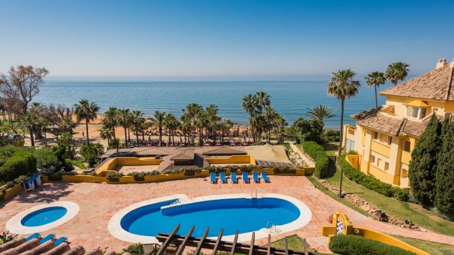 Tvåvånings takvåning till salu i Rio Real, Marbella Öst