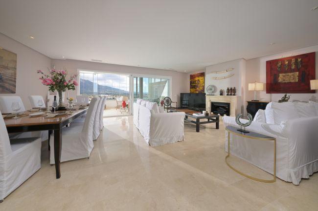 Utmerket tre soverom duplex penthouse i Nueva Andalucia.