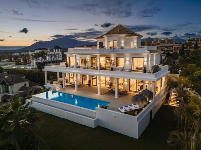 Beeindruckende Familienvilla mit atemberaubendem Meerblick in Los Flamingos