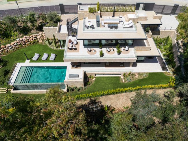 Luxuriöse & Zeitgenössische Villa in La Cerquilla