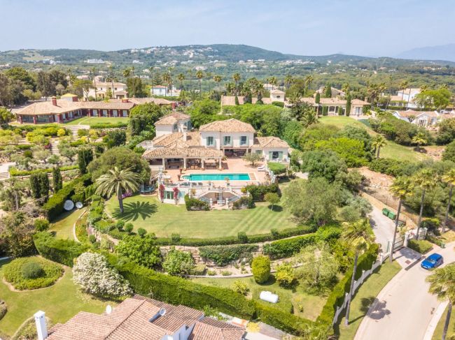 Spacious 9-Bedroom Villa with Panoramic Views in Sotogrande Alto
