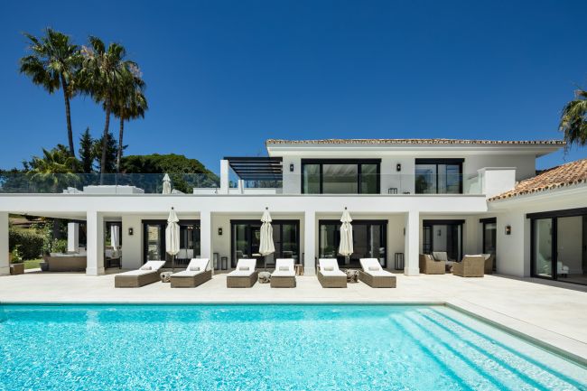 Luxuriöse Golfvilla in erster Reihe in Nueva Andalucia, Marbella