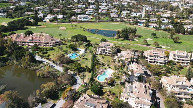 Luxury Penthouse with Panoramic Golf and sea Views in Las Alamandas