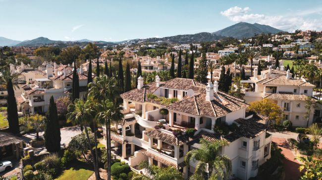 Tvåvånings takvåning till salu i Las Alamandas, Nueva Andalucia
