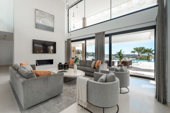 Luxury 5-Bedroom Villa with Panoramic Views in La Alquería, Benahavís