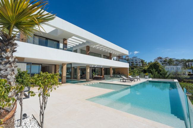 Villa til salgs i La Alqueria, Benahavis