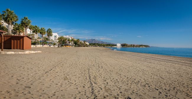 Hus til salgs i Estepona by