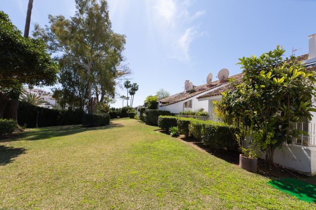 Townhouse with garden in the prime area of Nueva Andalucía