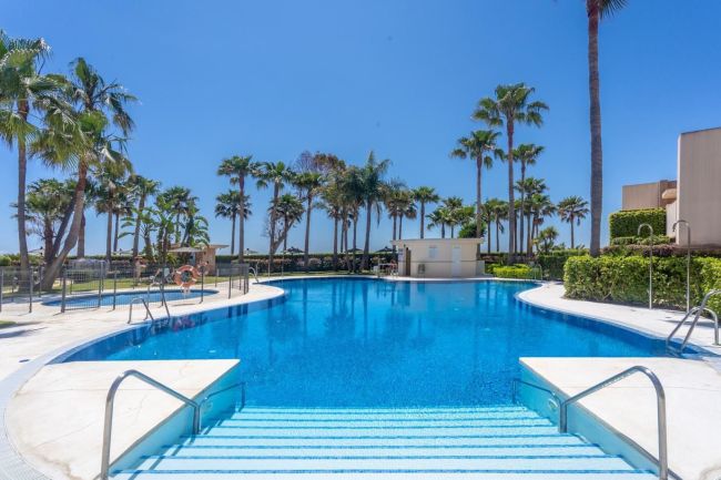 Markplanslägenhet till salu i Bahia de la Plata, Estepona Öst