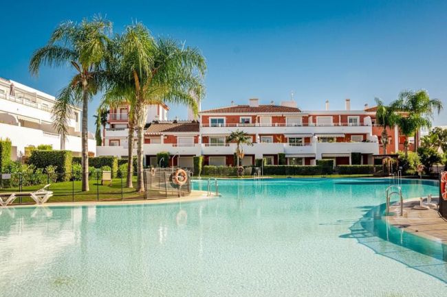 Tvåvånings takvåning till salu i Cortijo del Mar, Estepona Öst
