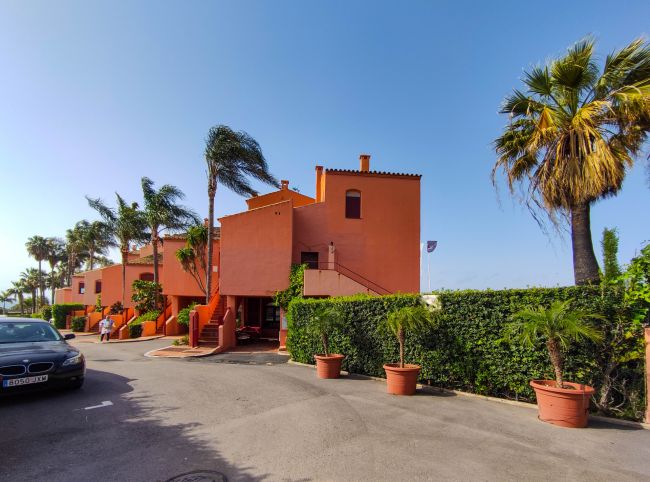 Leilighet på grunnplan til salgs i El Padron, Estepona Øst