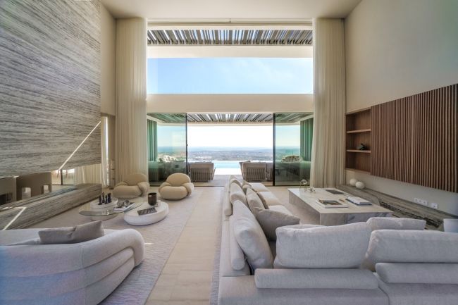Villa til salgs i La Reserva, Sotogrande