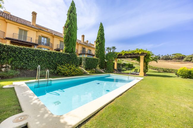 Rekkehus til salgs i Los Carmenes de Almenara, Sotogrande Alto
