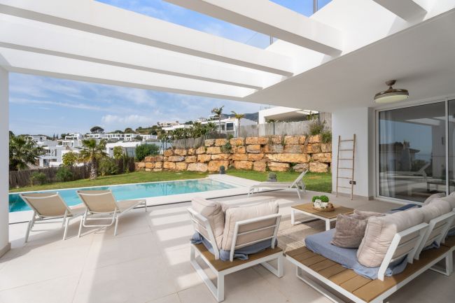 Sofistikert moderne villa med pustende panoramautsikt i Mijas