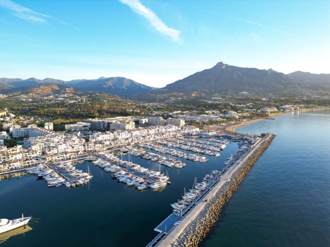 Romslig 3-roms leilighet med åpen planløsning i hjertet av Puerto Banús Marina