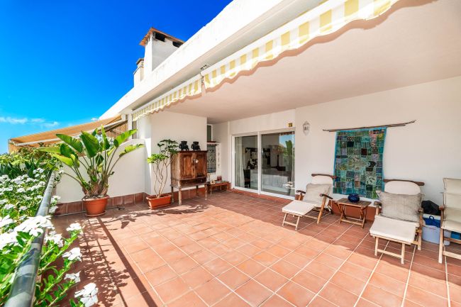 Golf-front Duplex Penthouse with views to La Concha in Guadalmina