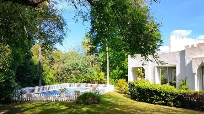 Tomt til salgs i El Paraiso, Estepona Øst