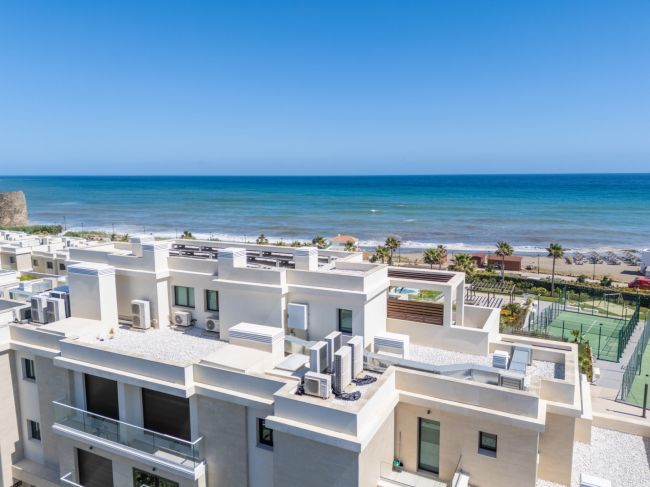Utsökt Beachfront Duplex Penthouse i New Golden Mile, Estepona