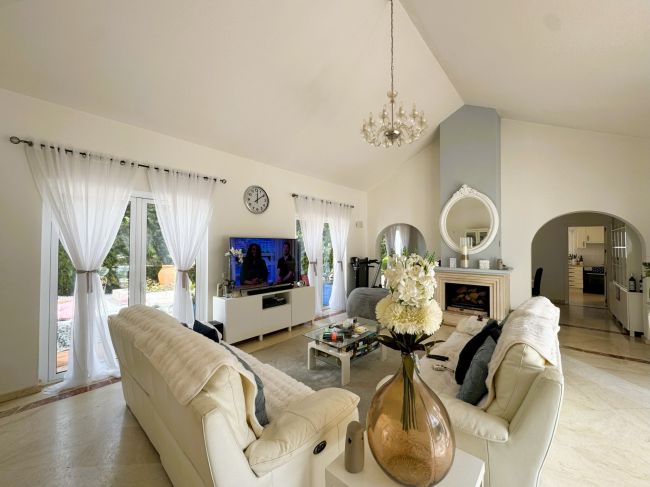 Charming Villa for Sale in Zona B, Sotogrande Costa