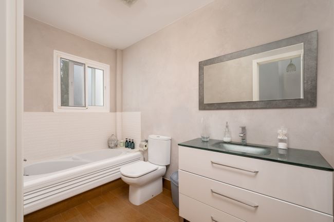 TOWN HOUSE INVESTERING OPPORTUNITY – LICENSED FOR HOLIDAY RENTALS