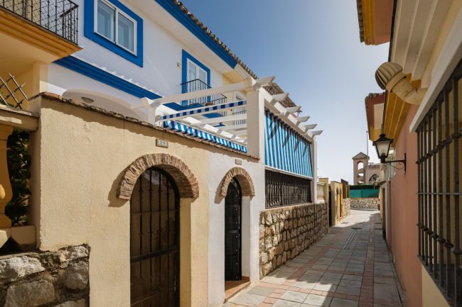 TOWN HOUSE INVESTERING OPPORTUNITY – LICENSED FOR HOLIDAY RENTALS