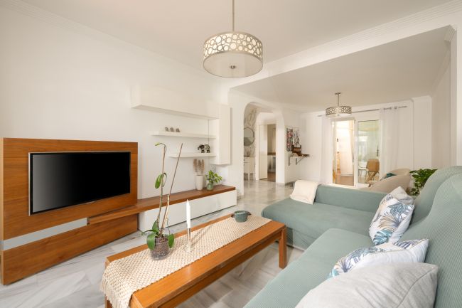 TOWN HOUSE INVESTERING OPPORTUNITY – LICENSED FOR HOLIDAY RENTALS