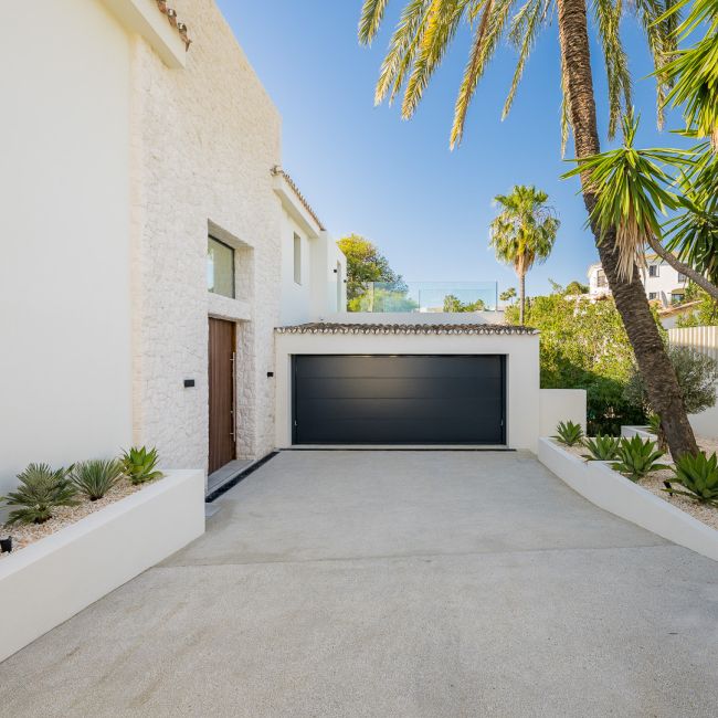 Elegant 6-bäddsvilla i El Rosario, Marbella Öst