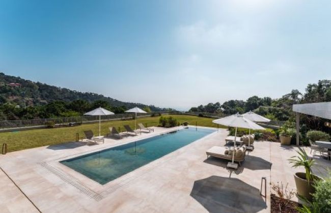 Bla gjennom Exquisite Six-Bedroom Luxury Contemporary Villa i La Zagaleta