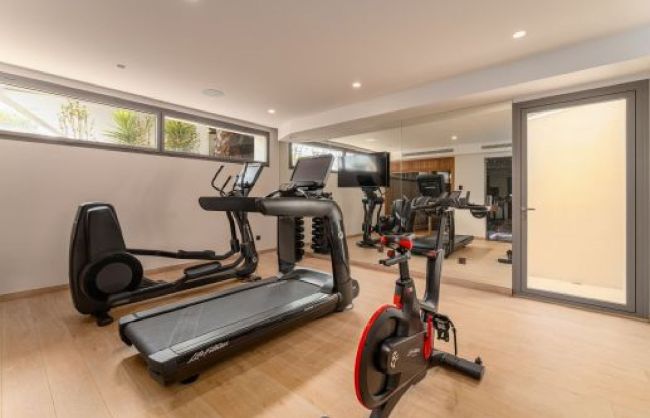 Bla gjennom Exquisite Six-Bedroom Luxury Contemporary Villa i La Zagaleta