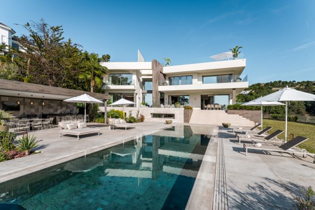 Bla gjennom Exquisite Six-Bedroom Luxury Contemporary Villa i La Zagaleta