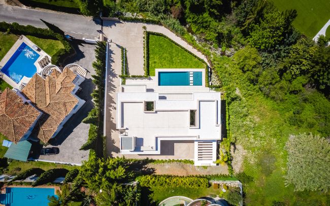 Eksklusiv luksus villa med panoramautsikt i El Paraíso, Estepona