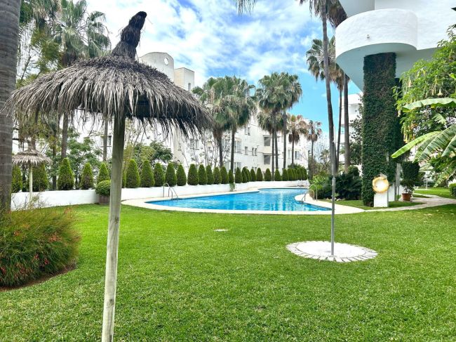 OPORTUNITY IN GOLDEN MILE!  GRATE APARTMENT  OF 3 BED!