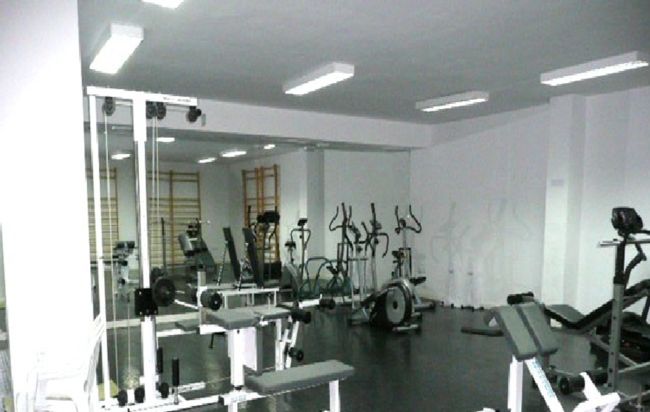 OPORTUNITY IN GOLDEN MILE!  GRATE APARTMENT  OF 3 BED!