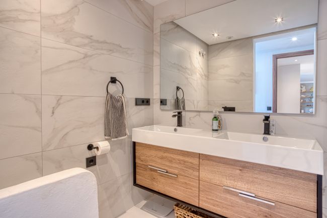 Stylish, three bedroom apartment located in a newly built gated community of San Pedro playa